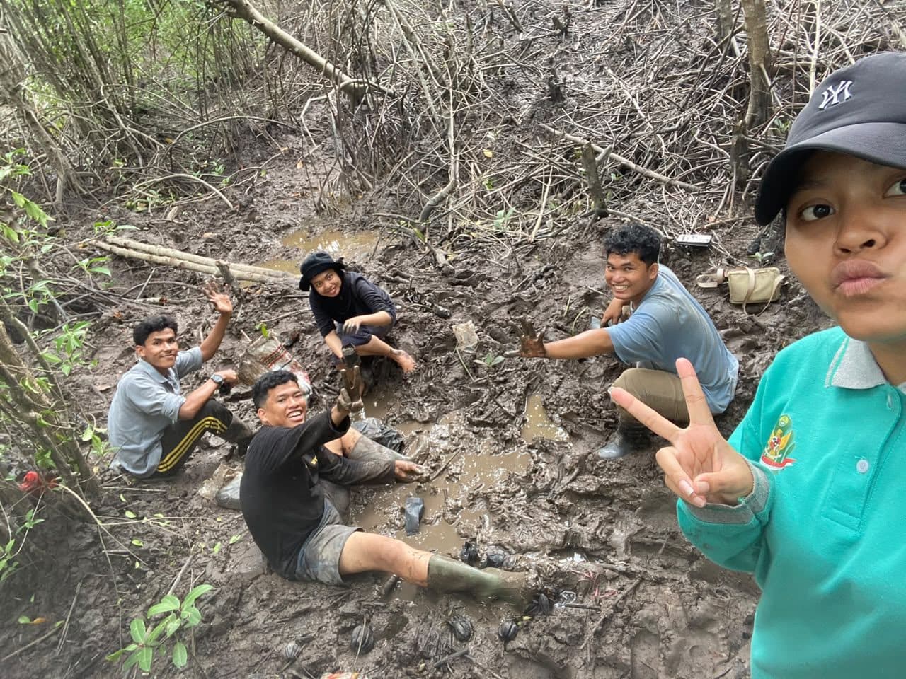 Dokumentasi kegiatan Pembibitan Propagul Mangrove Bersama Ketua KEMPAS Day-1, foto 3 dari 3