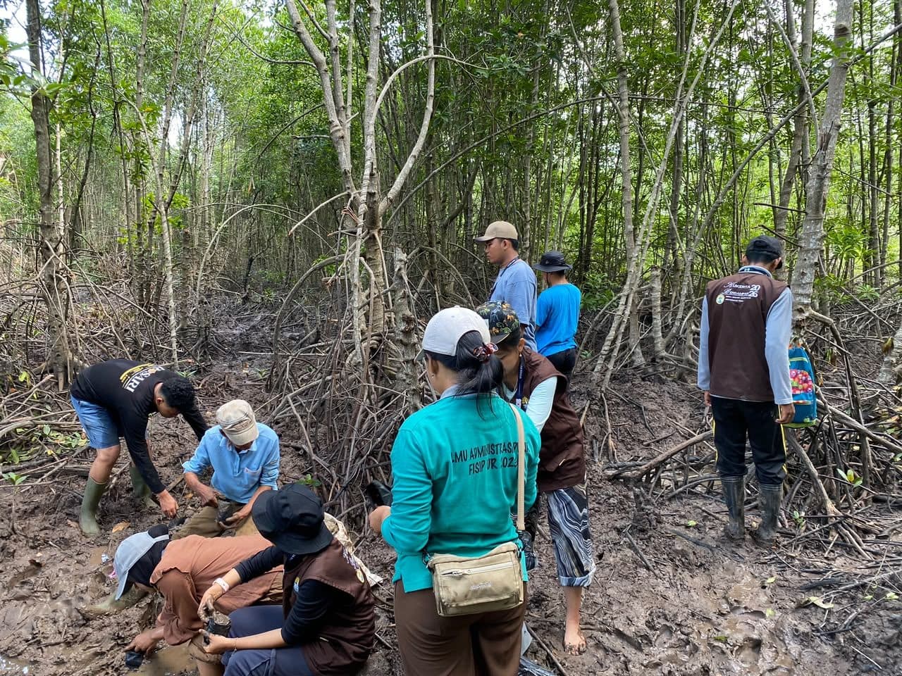 Dokumentasi kegiatan Pembibitan Propagul Mangrove Bersama Ketua KEMPAS Day-1, foto 1 dari 3