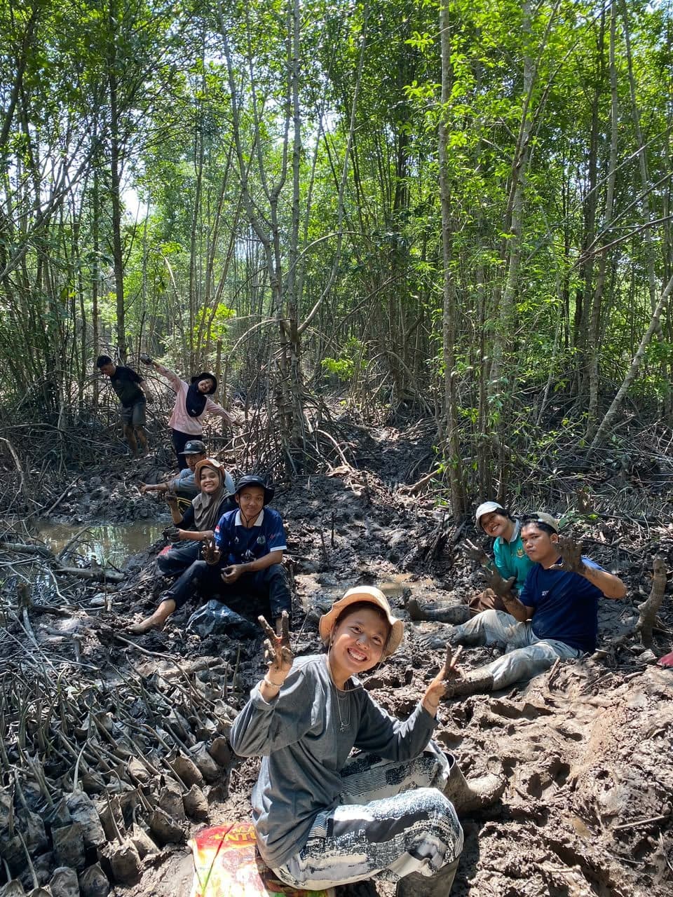 Dokumentasi kegiatan Pembibitan Propagul Mangrove Bersama Ketua KEMPAS Day-3, foto 3 dari 4