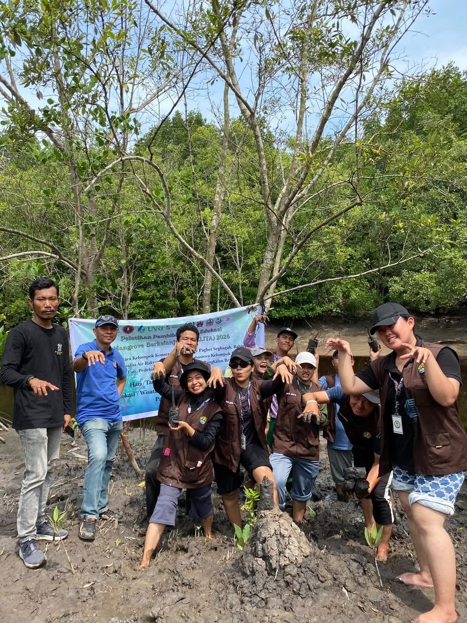 Dokumentasi kegiatan Pelatihan Pembibitan dan Edukasi Mangrove Berkelanjutan (PELITA) 2026, foto 2 dari 2